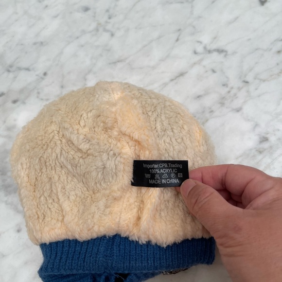 New infant’s knit hats with faux fur inner - Picture 4 of 5